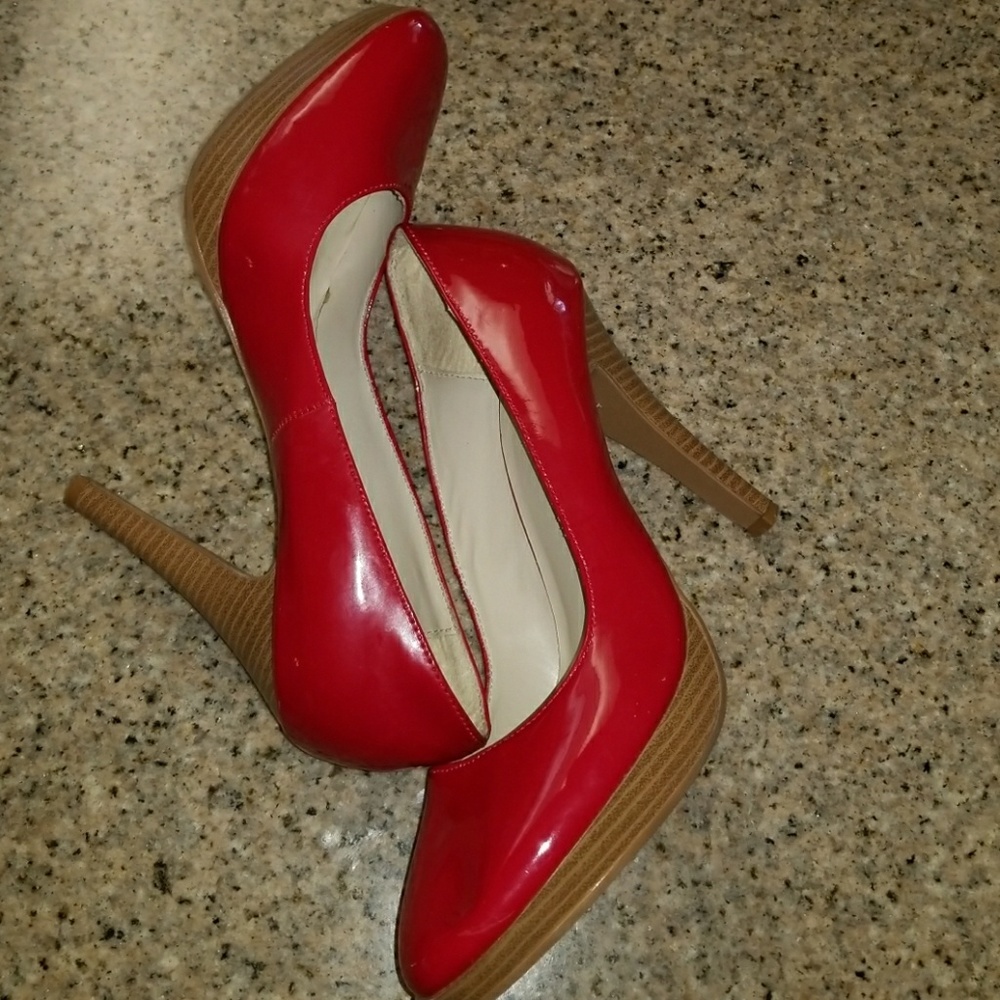 Red pumps